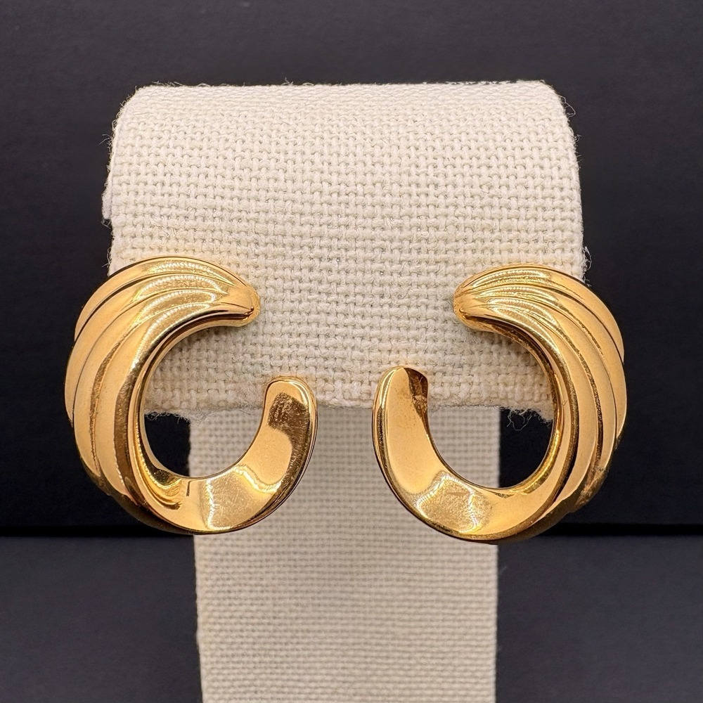 Vintage Monet Swirl Ribbed Hoop Gold‎ Tone Pierced Earrings Classic .75"